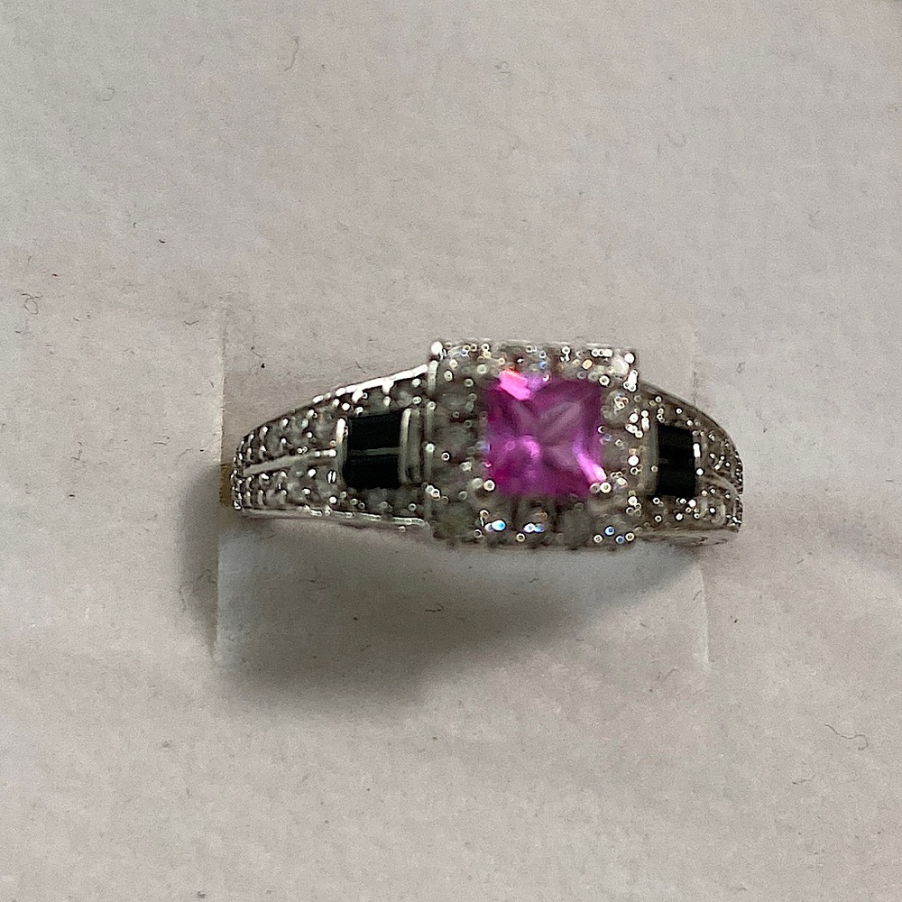 Bomb party ring size 6
